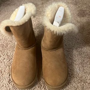 UGG shearling short boots. Never worn brand new. USA size 9. No box